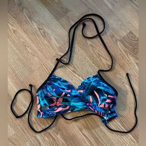 Cross cross Victoria’s Secret Pink bikini top